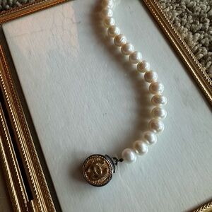 Elegant Pearl Necklace with Gold Pendant